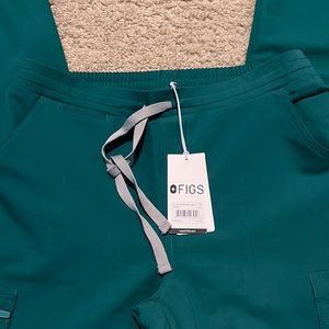 Women’s hunter Green Figs skinny yola pant